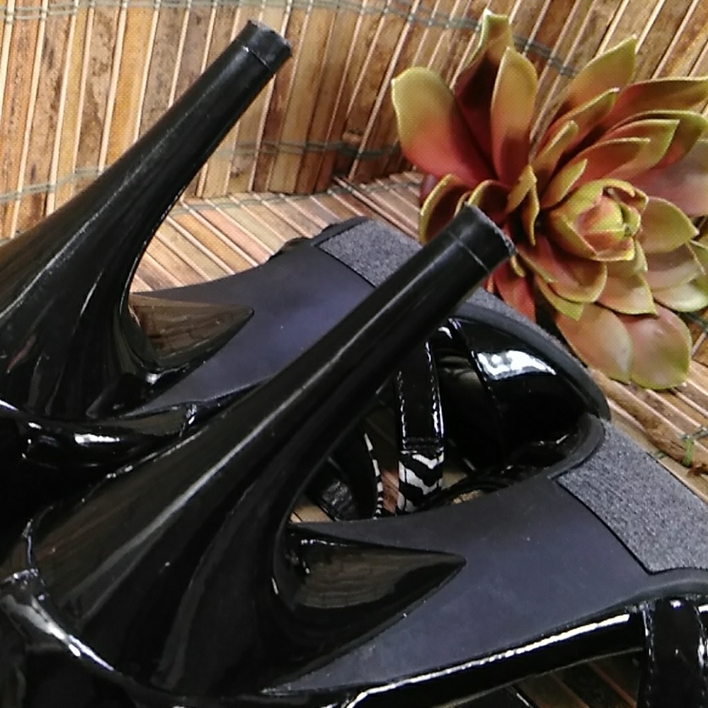 DANA BUCHMAN  HEELS - Picture 6 of 8